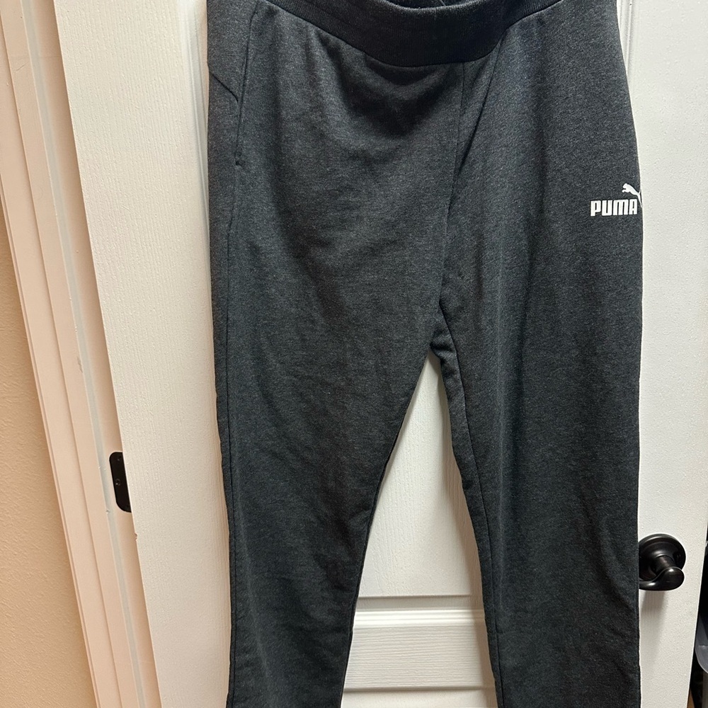 Puma woman Gray Jogger Pants size L/ NWOT# 571